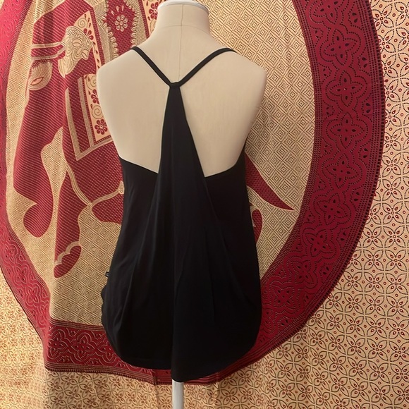 Super cute EUC Fabletics black tank top - Picture 4 of 6